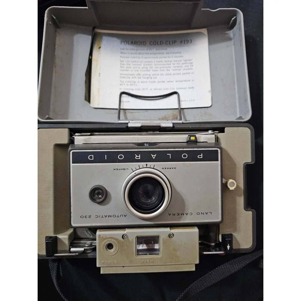 Vintage Polaroid Automatic 230 Land Camera Kit with Case Flash Bulbs Manual